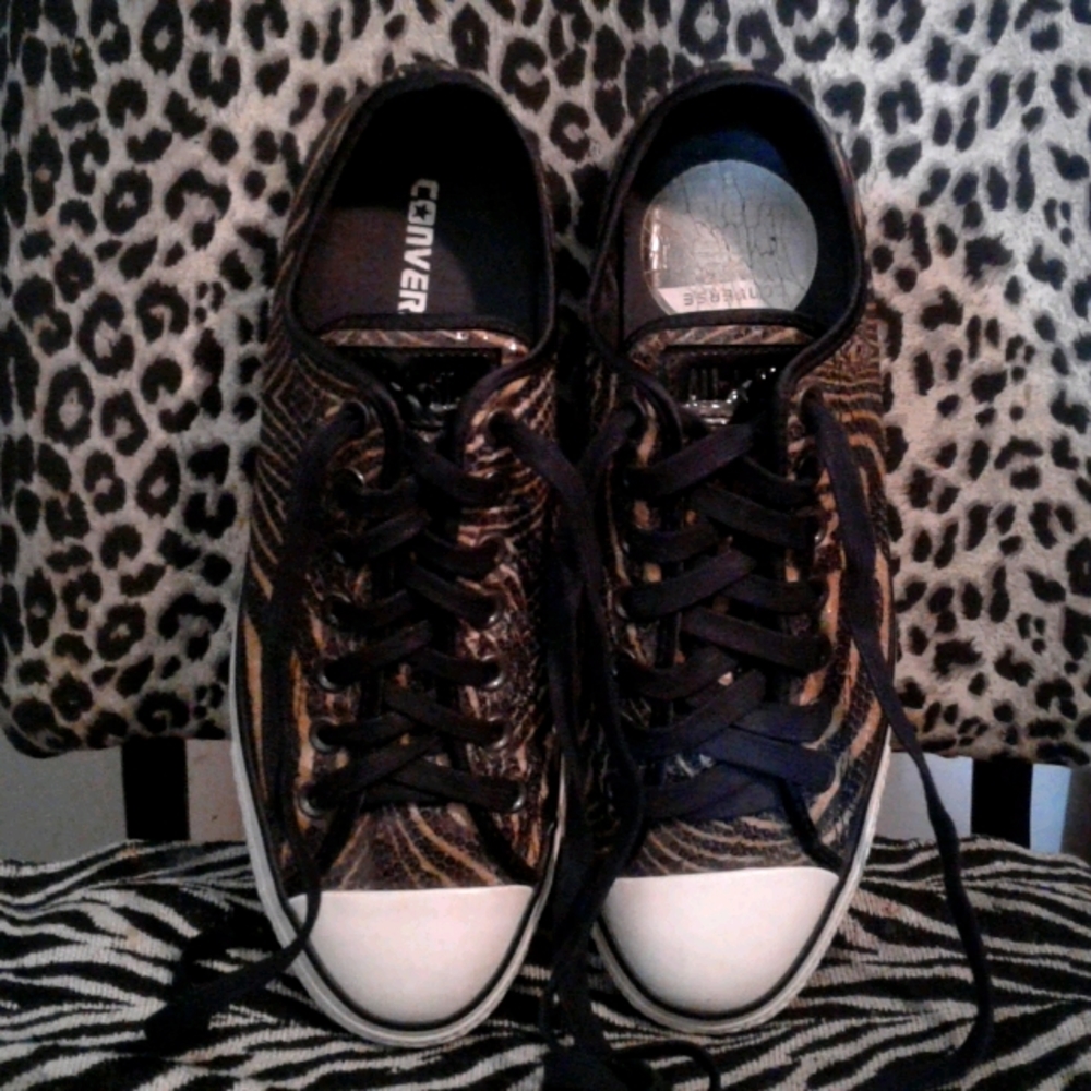 Rare sequin tiger print Converse. Men9, Women 11